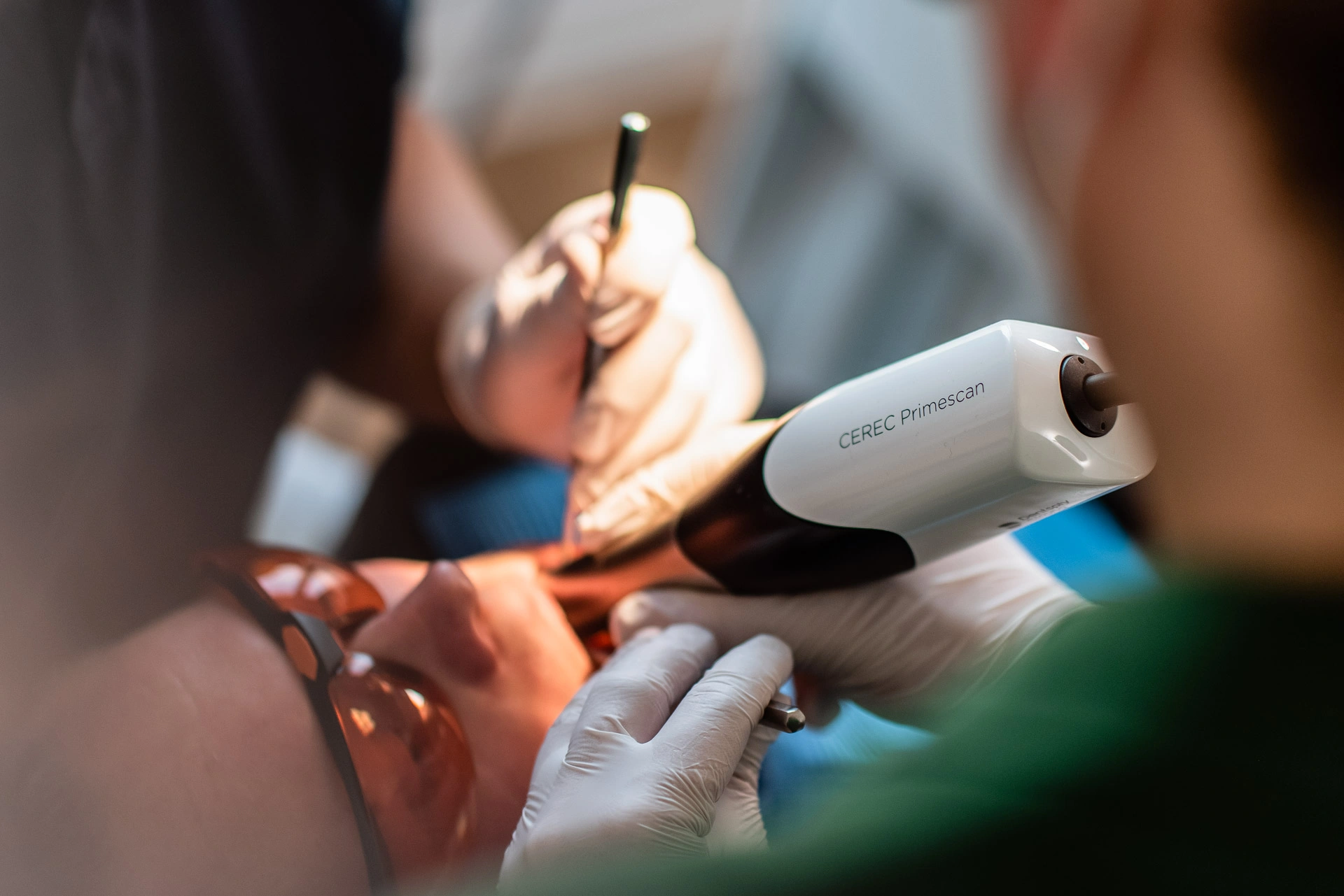 CEREC LIVE ERLEBEN – DIGITALE INLAYVERSORGUNG IN NUR EINER SITZUNG